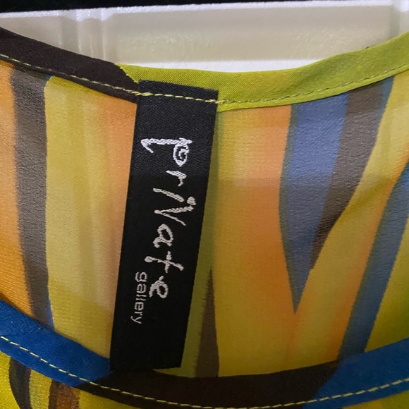 Multicolor sheer blouse with 3/4 sleeves to roll up or leave down - Picture 3 of 5